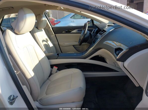 3LN6L2LU0GR626908 2016 LINCOLN MKZ HYBRID White Front interior view