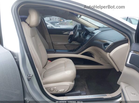 3LN6L2LU8GR611217 2016 LINCOLN MKZ HYBRID Silver წინა სალონის ხედი