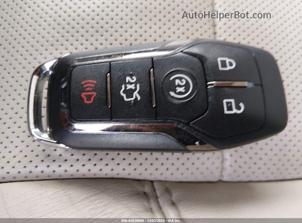 3LN6L2LU8GR621536 2016 LINCOLN MKZ HYBRID Белый Вид панели приборов