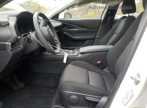 3MVDMBAM9RM671470 2024 MAZDA CX-30 White Front interior view