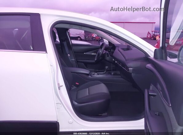 3MVDMBAMXRM653348 2024 MAZDA CX-30 White Front interior view