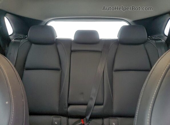 3MVDMBCL2MM210463 2021 MAZDA CX-30 White Rear seats view