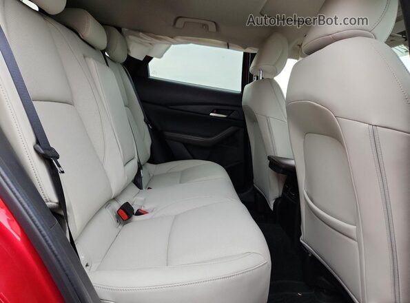 3MVDMBDM1RM640807 2024 MAZDA CX-30 Red Vista interior trasera