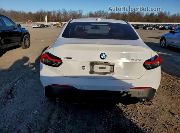 3MW33CM00R8D97645 2024 BMW 2 SERIES White Հետևի տեսք