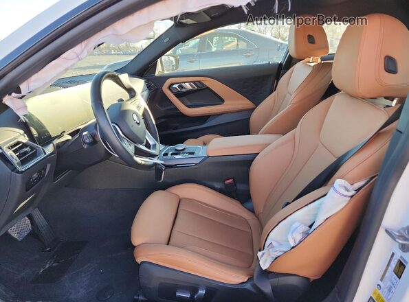 3MW33CM03P8D73109 2023 BMW 2 SERIES White Widok wnętrza z przodu