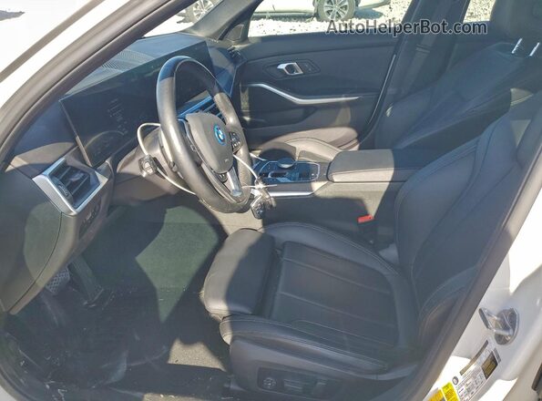 3MW39FF04R8D89514 2024 BMW 3 SERIES White Widok wnętrza z przodu