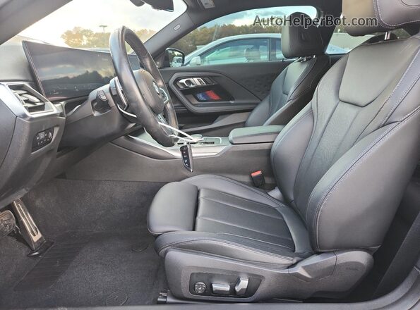 3MW43CM08P8D25836 2023 BMW M2 Black Vista interior delantera
