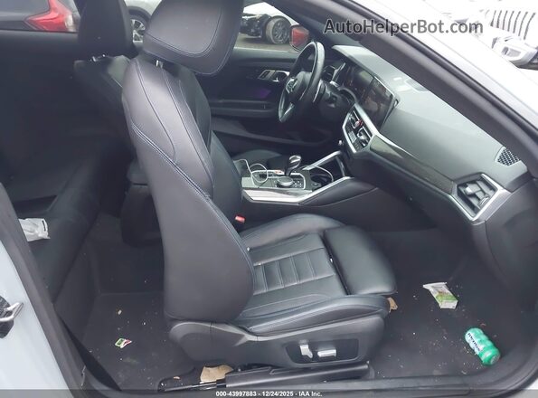 3MW53CM05N8C48070 2022 BMW M2 Gray Вид салону спереду