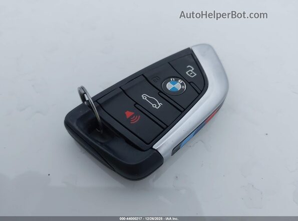 3MW53CM06N8C33528 2022 BMW M2 White Вид панелі приладів