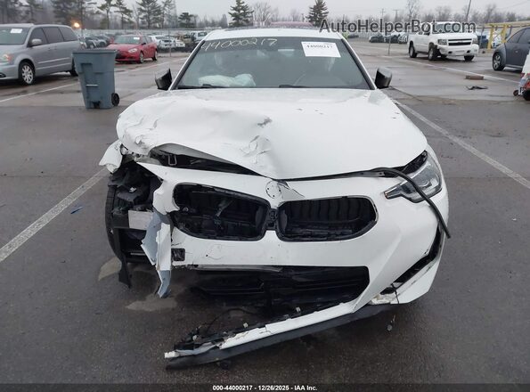 3MW53CM06N8C33528 2022 BMW M2 White Вид щитка приладів