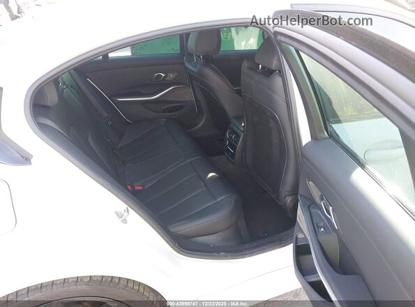 3MW59FT05S8F23207 2025 BMW M3 White Widok naklejki z numerem VIN