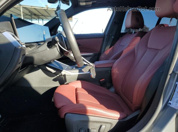 3MW69CW06S8F05006 2025 BMW 3 SERIES Серебряный Вид салона спереди