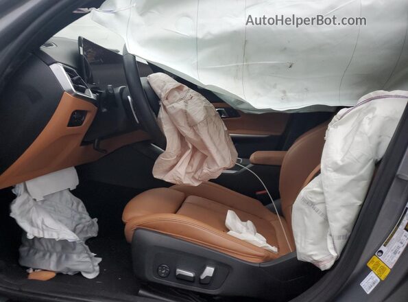 3MW69FF05R8D90684 2024 BMW 3 SERIES Gray Vista interior delantera