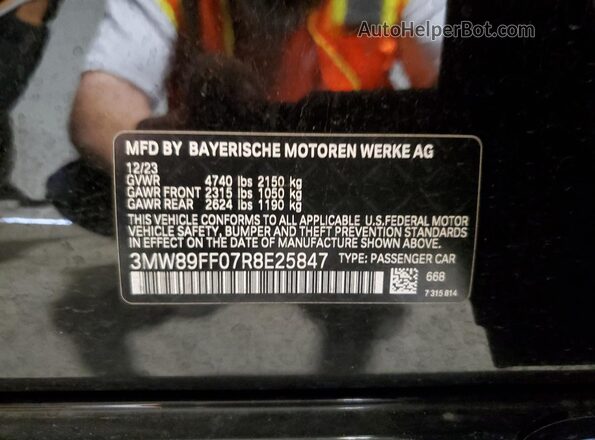 3MW89FF07R8E25847 2024 BMW 3 SERIES Black Widok komory silnika