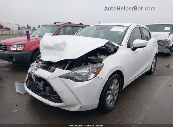3MYDLBYV0JY314731 2018 TOYOTA YARIS IA White წინა მარცხენა ხედი სამი მეოთხედიდან
