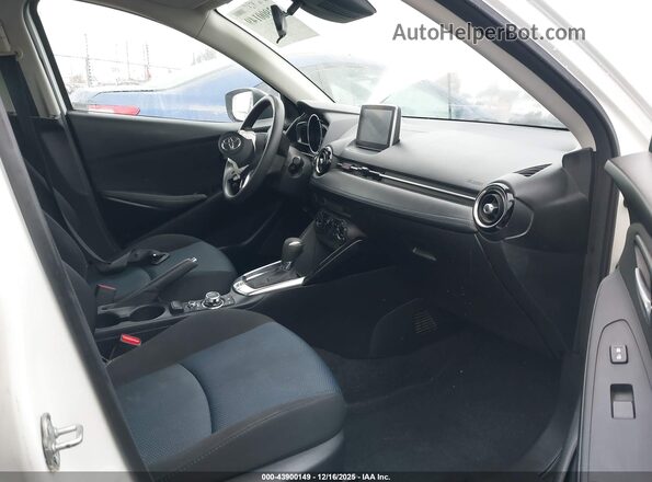 3MYDLBYV0JY314731 2018 TOYOTA YARIS IA White წინა სალონის ხედი