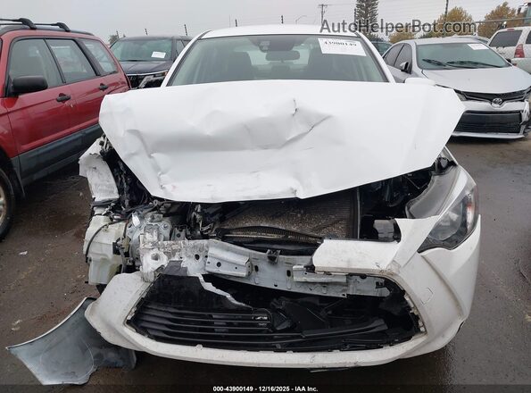 3MYDLBYV0JY314731 2018 TOYOTA YARIS IA White უკანა სალონის ხედი