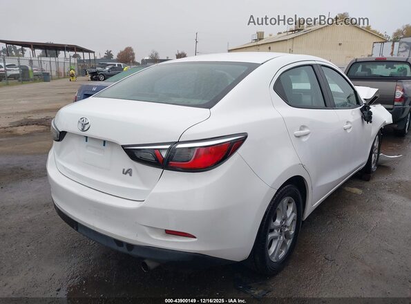3MYDLBYV0JY314731 2018 TOYOTA YARIS IA White უკანა მარჯვენა