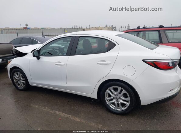 3MYDLBYV0JY314731 2018 TOYOTA YARIS IA White 
