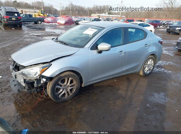 3MYDLBYV0JY325387 2018 TOYOTA YARIS IA Gray წინა მარცხენა ხედი სამი მეოთხედიდან