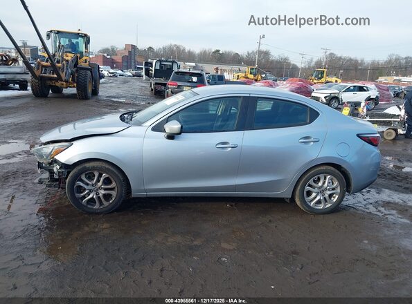 3MYDLBYV0JY325387 2018 TOYOTA YARIS IA Gray სალონის 360-გრადუსიანი ხედი