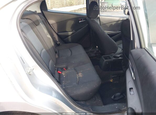 3MYDLBYV1JY333823 2018 TOYOTA YARIS IA Серебряный Вид наклейки с VIN-кодом
