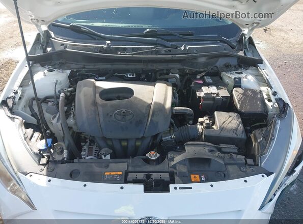 3MYDLBYV2JY332177 2018 TOYOTA YARIS IA White Widok z tyłu
