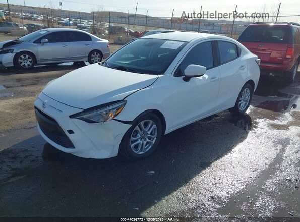 3MYDLBYV2JY332177 2018 TOYOTA YARIS IA White Przód lewy