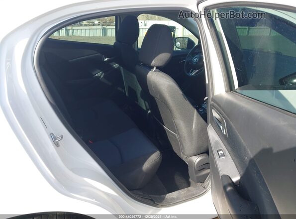 3MYDLBYV2JY332177 2018 TOYOTA YARIS IA White Widok naklejki z numerem VIN