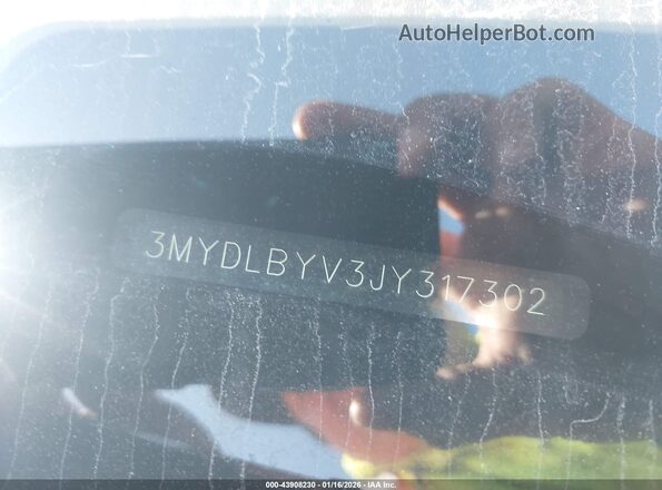 3MYDLBYV3JY317302 2018 TOYOTA YARIS IA Red Widok komory silnika