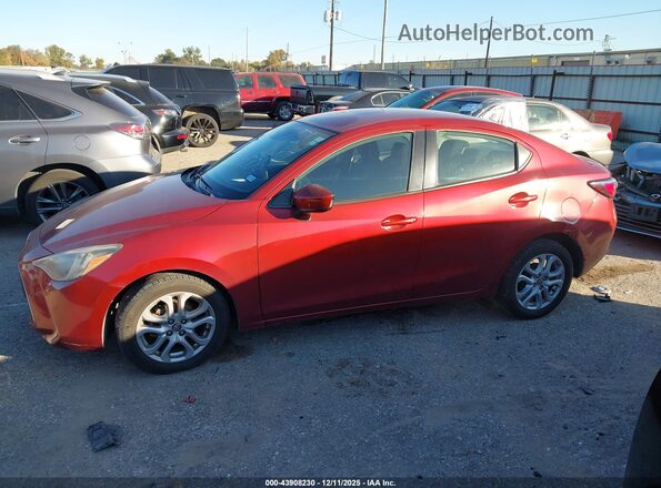 3MYDLBYV3JY317302 2018 TOYOTA YARIS IA Red Widok wnętrza 360 stopni
