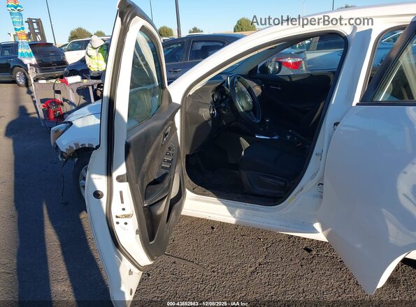 3MYDLBYV3JY330020 2018 TOYOTA YARIS IA White წინა სალონის ხედი