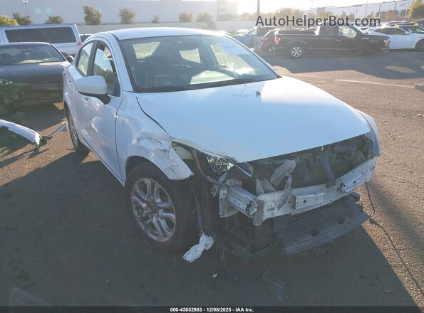 3MYDLBYV3JY330020 2018 TOYOTA YARIS IA White წინა ხედი