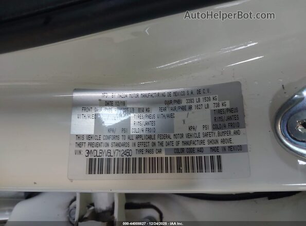 3MYDLBYV6LY712450 2020 TOYOTA YARIS White Engine compartment view