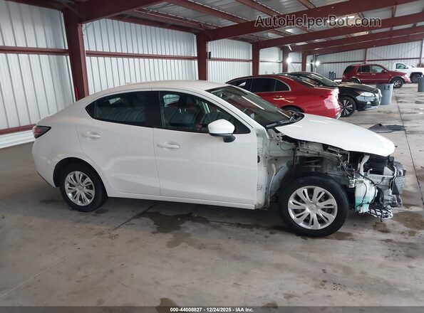 3MYDLBYV6LY712450 2020 TOYOTA YARIS White 360 interior view