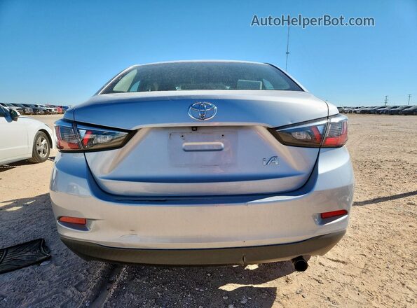 3MYDLBYV8JY307817 2018 TOYOTA YARIS Silver 