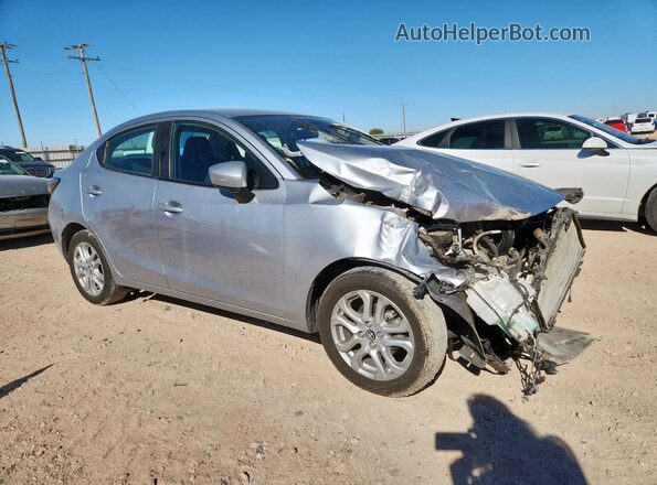 3MYDLBYV8JY307817 2018 TOYOTA YARIS Silver 