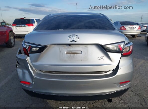 3MYDLBYV8JY331373 2018 TOYOTA YARIS IA Silver 