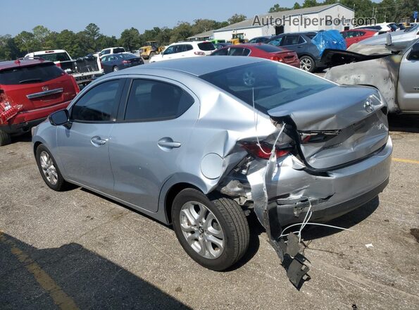 3MYDLBYV9JY307325 2018 TOYOTA YARIS Silver Trasero izquierdo