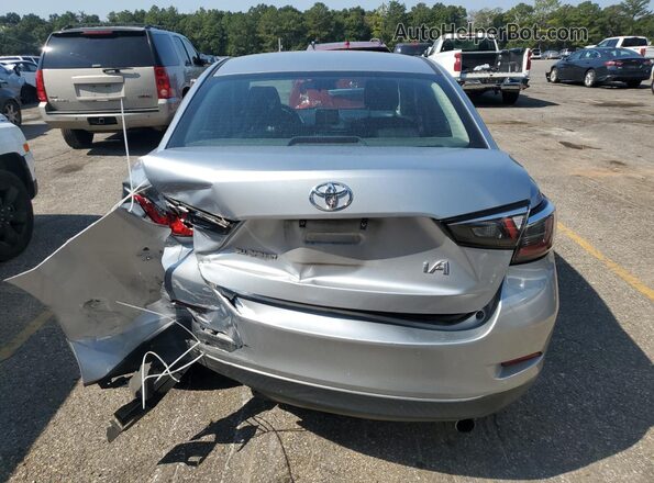 3MYDLBYV9JY307325 2018 TOYOTA YARIS Silver Vista trasera
