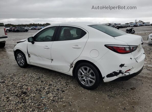 3MYDLBYV9JY312489 2018 TOYOTA YARIS White 