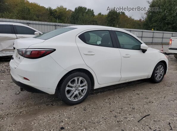 3MYDLBYV9JY312489 2018 TOYOTA YARIS White 