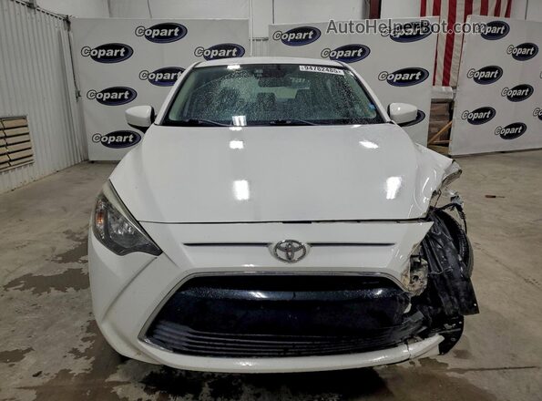 3MYDLBYV9JY313724 2018 TOYOTA YARIS White 