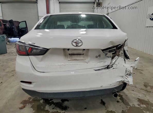 3MYDLBYV9JY313724 2018 TOYOTA YARIS White 