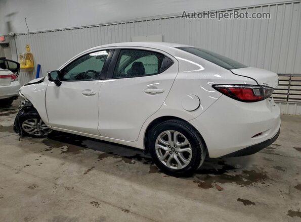 3MYDLBYV9JY313724 2018 TOYOTA YARIS White 