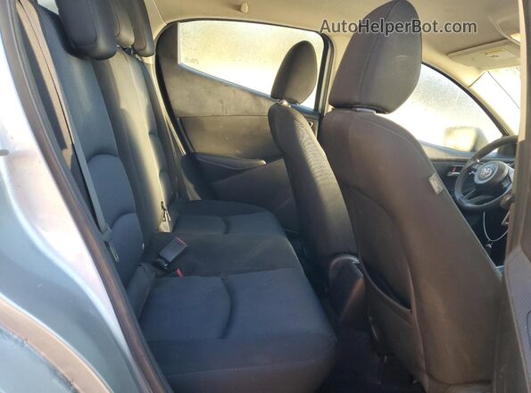3MYDLBYV9KY505226 2019 TOYOTA YARIS Silver Հետևի նստատեղերի տեսք