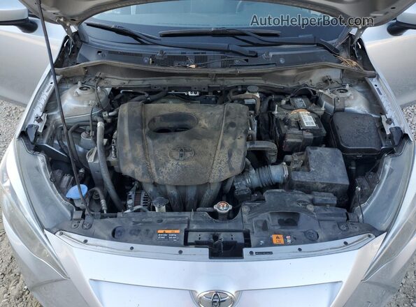 3MYDLBYV9KY505226 2019 TOYOTA YARIS Silver Սալոնի հետևի տեսք