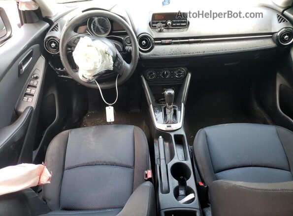 3MYDLBYVXGY106834 2016 TOYOTA YARIS Gray Առջևի վահանակի տեսք
