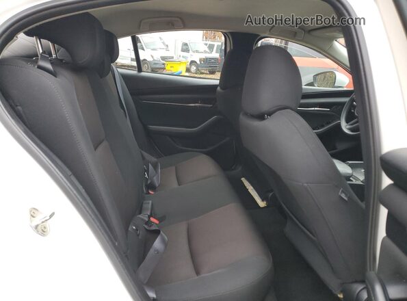 3MZBPAAM6PM372149 2023 MAZDA 3 White Vista de los asientos traseros