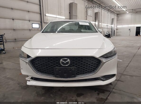3MZBPAEM3KM102962 2019 MAZDA 3 Белый Вид задней части салона